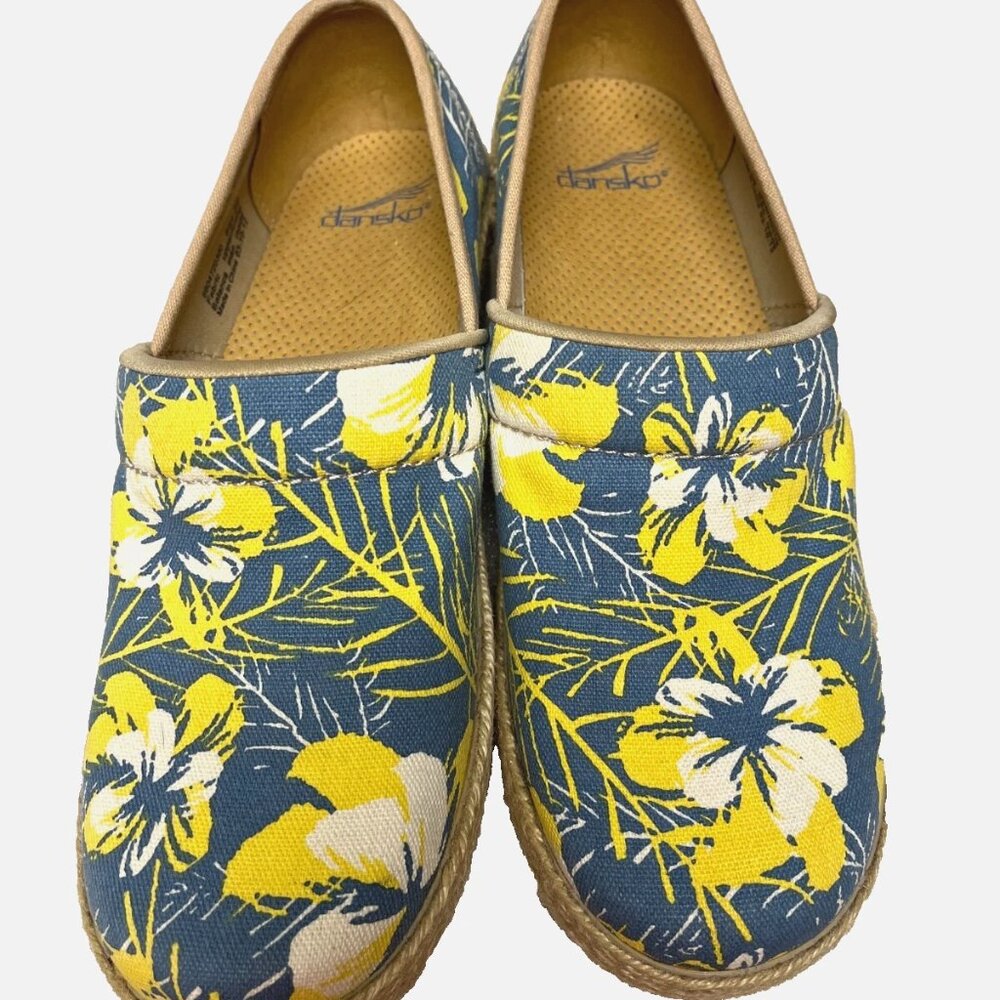 Dansko Espadrilles Loafers Clogs Shoes Size 39 or 8.5- 9  Blue Floral Canvas